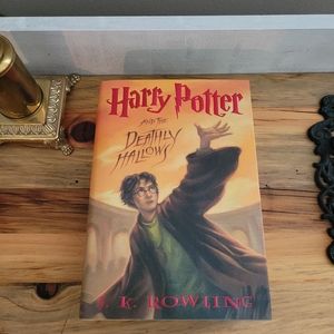 Harry Potter 1st Edition, 1st Print  THE DEATHLY HALLOWS